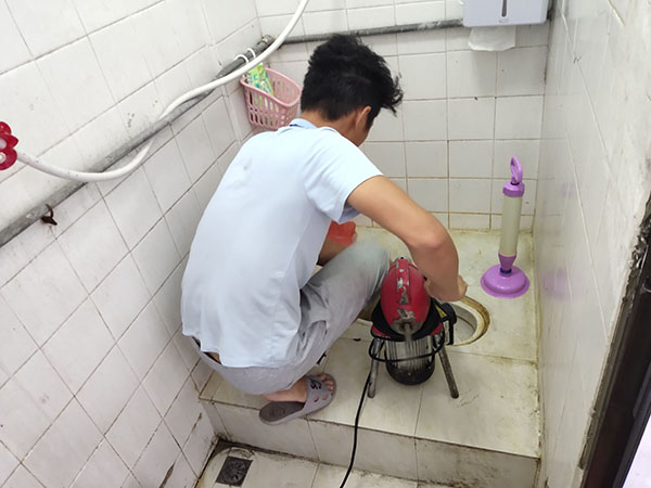 高要管道堵塞冒臭气 专业师傅现场解决问题