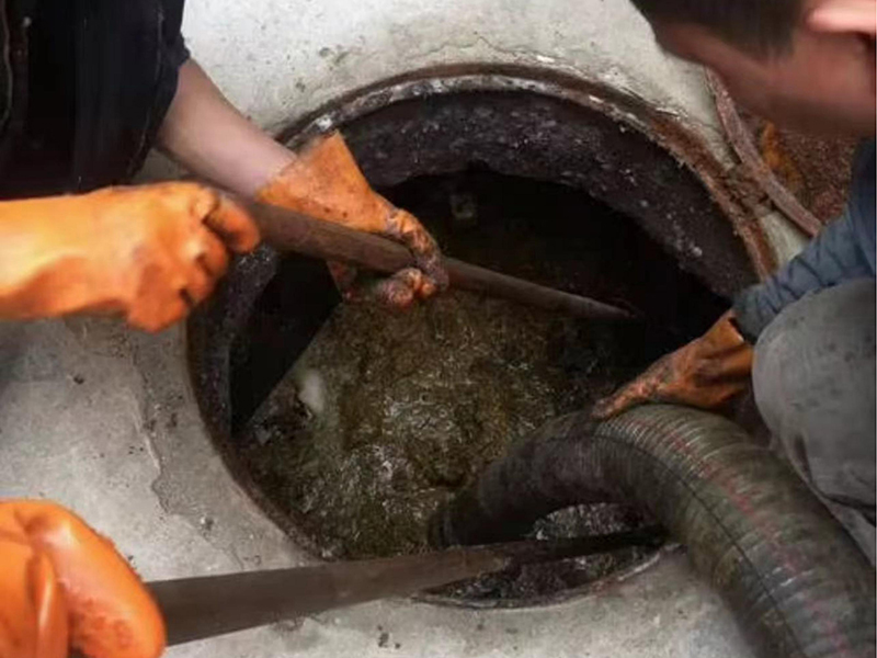 高要清理化粪池时如何避免沼气的危害？